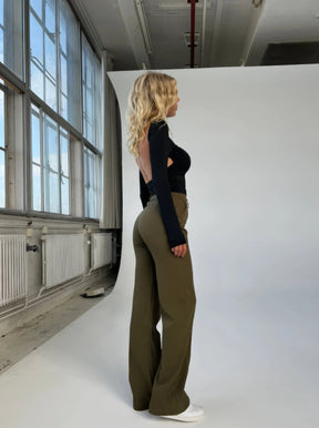 Camille – Pantalon Flare, taille haute et coupe Elégante