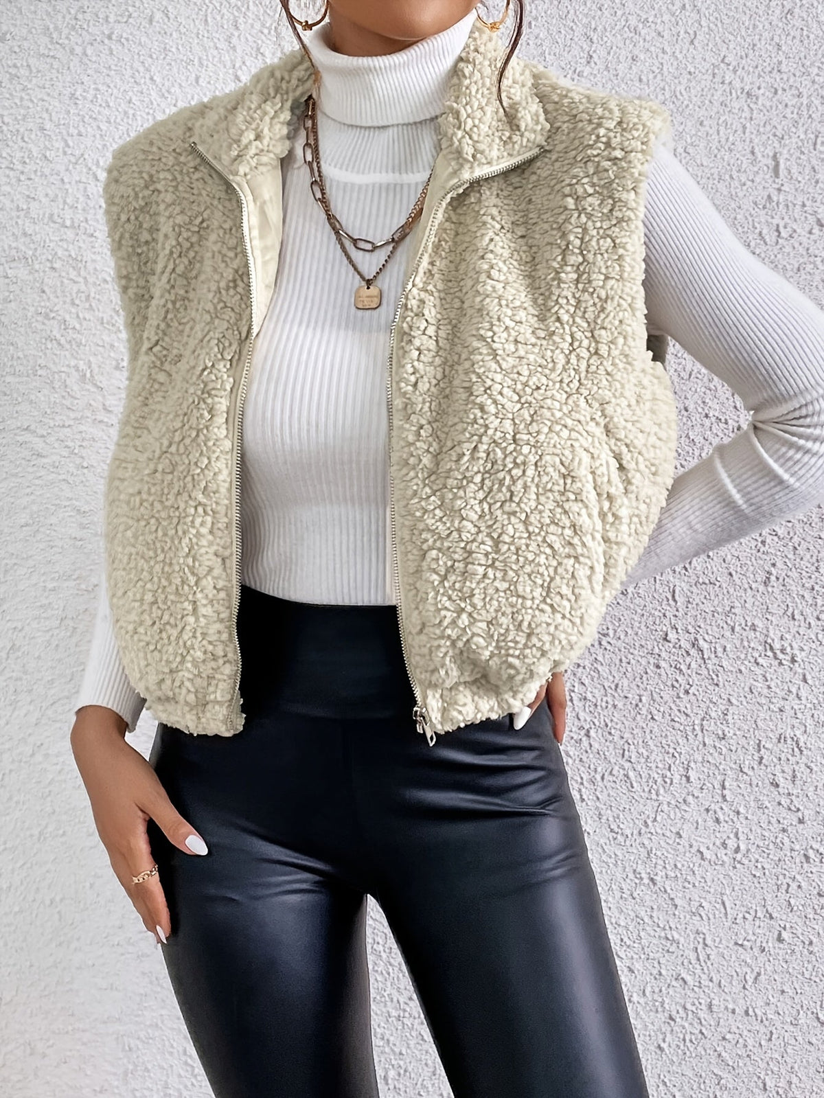 Ayla - Gilet Sans Manches Femme en Mouton Doux pour un Style Confortable et Tendance