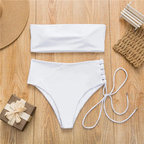 Lina – Bikini bandeau minimaliste, élégant et taille haute