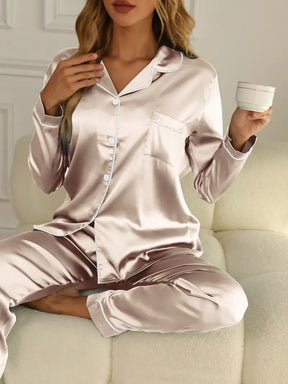 Clara - Pyjama Satiné avec Boutons et Piping Contrasté pour Femme