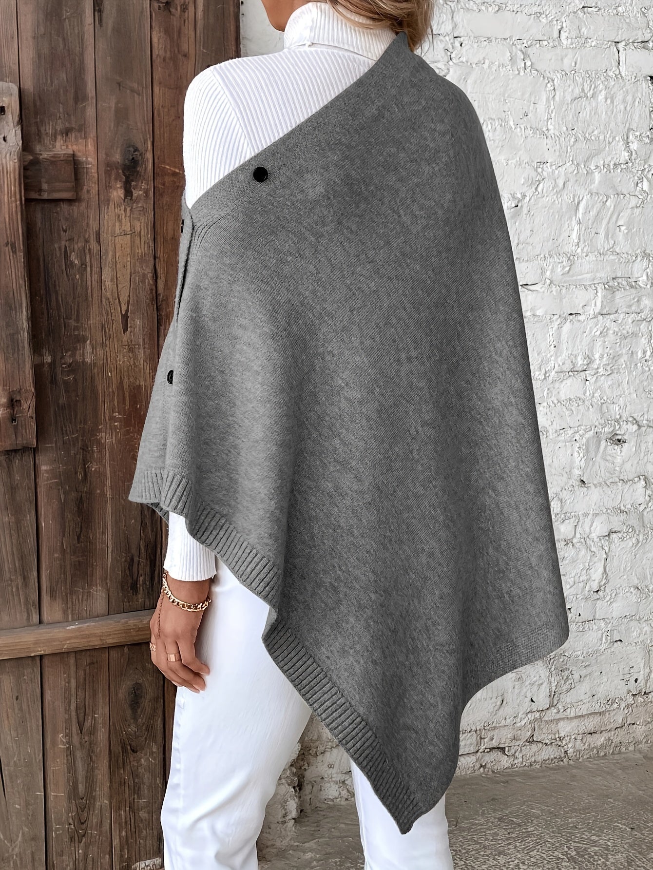 Octavia - Poncho en Tricot Boutonné pour Femme