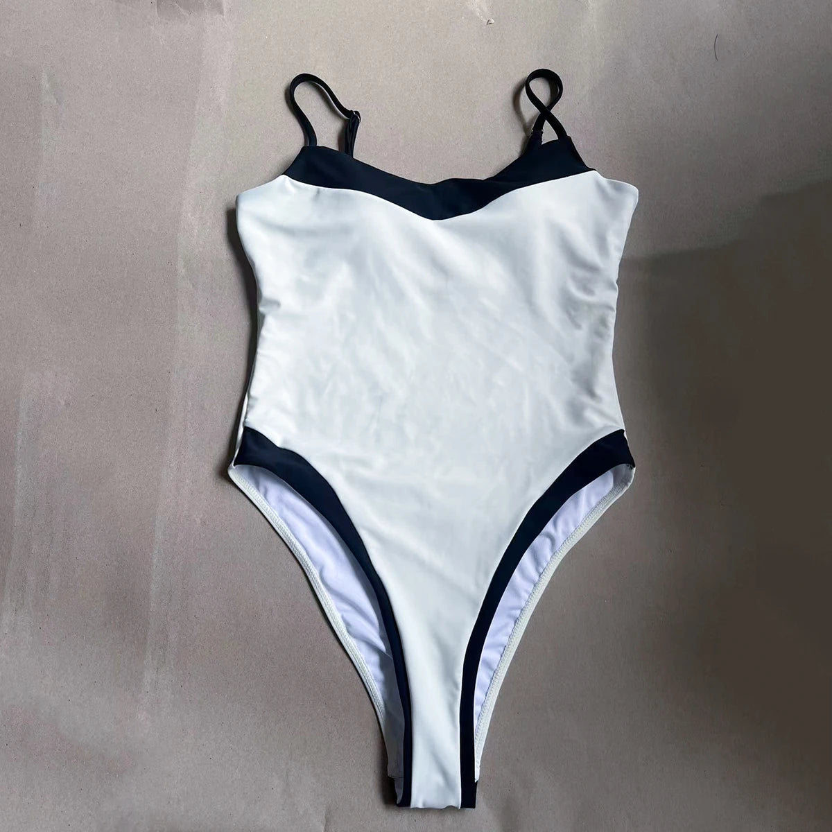 Osana - Maillot de bain une pièce chic, design contrasté et flatteur