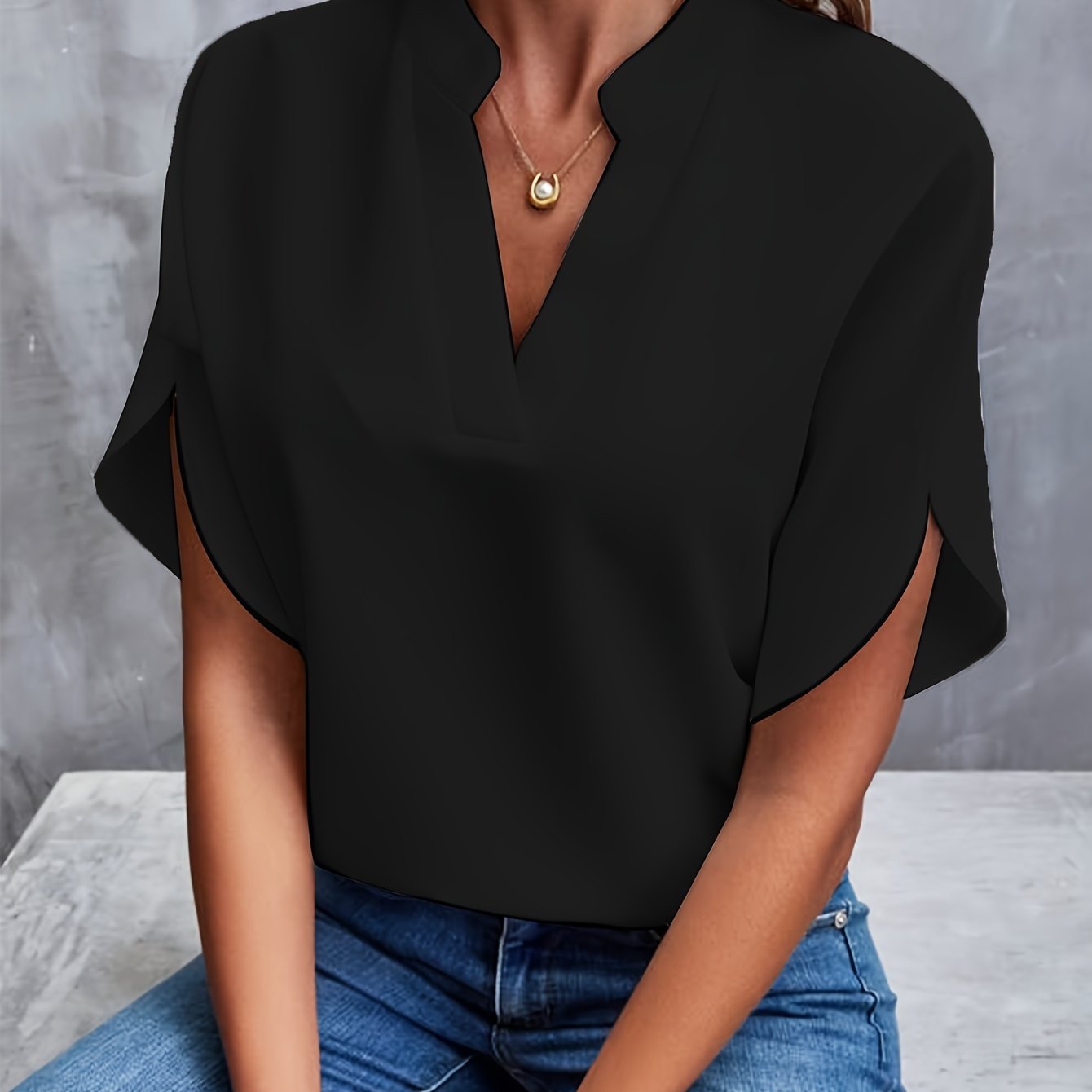 Amelia - Blouse Femme Col en V pour un Style Intemporel