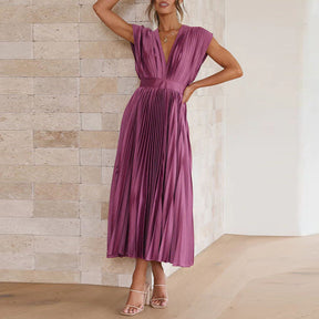 Elena – Robe longue plissée élégante avec décolleté en V et coupe fluide