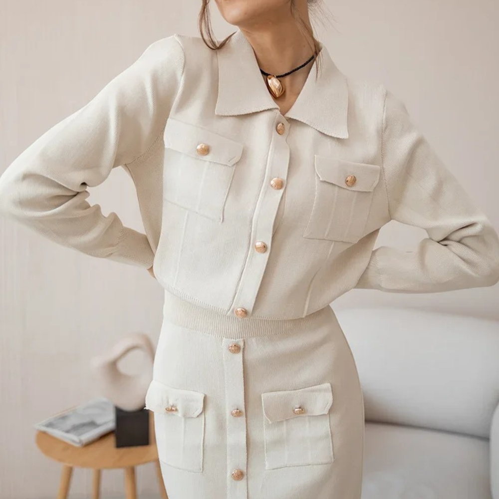 Tina - Ensemble Robe Pull Crème avec Détails Boutonnés et Poches Élégantes